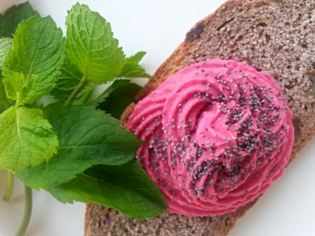 Pink hummus. Crema di ceci e rape rosse!